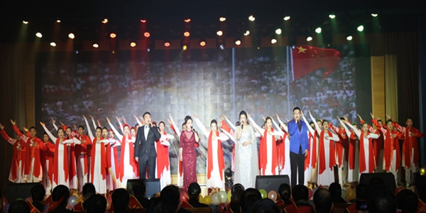16、管理公司歌舞《中國》.jpg