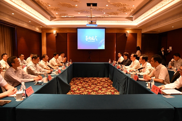 市中區(qū)政府、中國鐵塔山東省分公司、山東三箭集團舉行項目合作簽約儀式