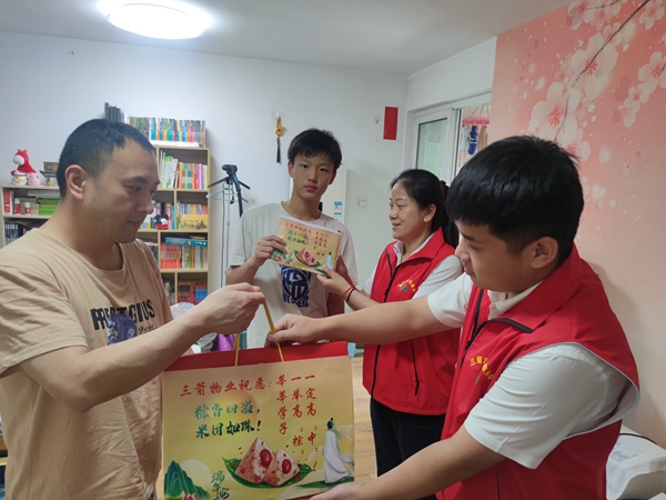 暖心助考，一舉高“粽” ——三箭物業(yè)公司黨支部深入開展“亮身份、樹形象、作貢獻(xiàn)、助發(fā)展”活動(dòng)